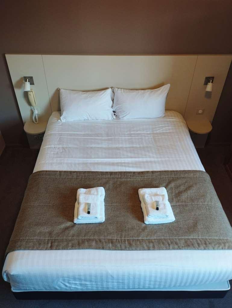 Brit Hotel L'Arrivee Guingamp Room photo