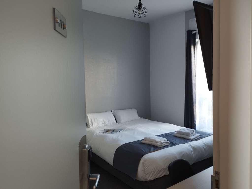 Brit Hotel L'Arrivee Guingamp Room photo