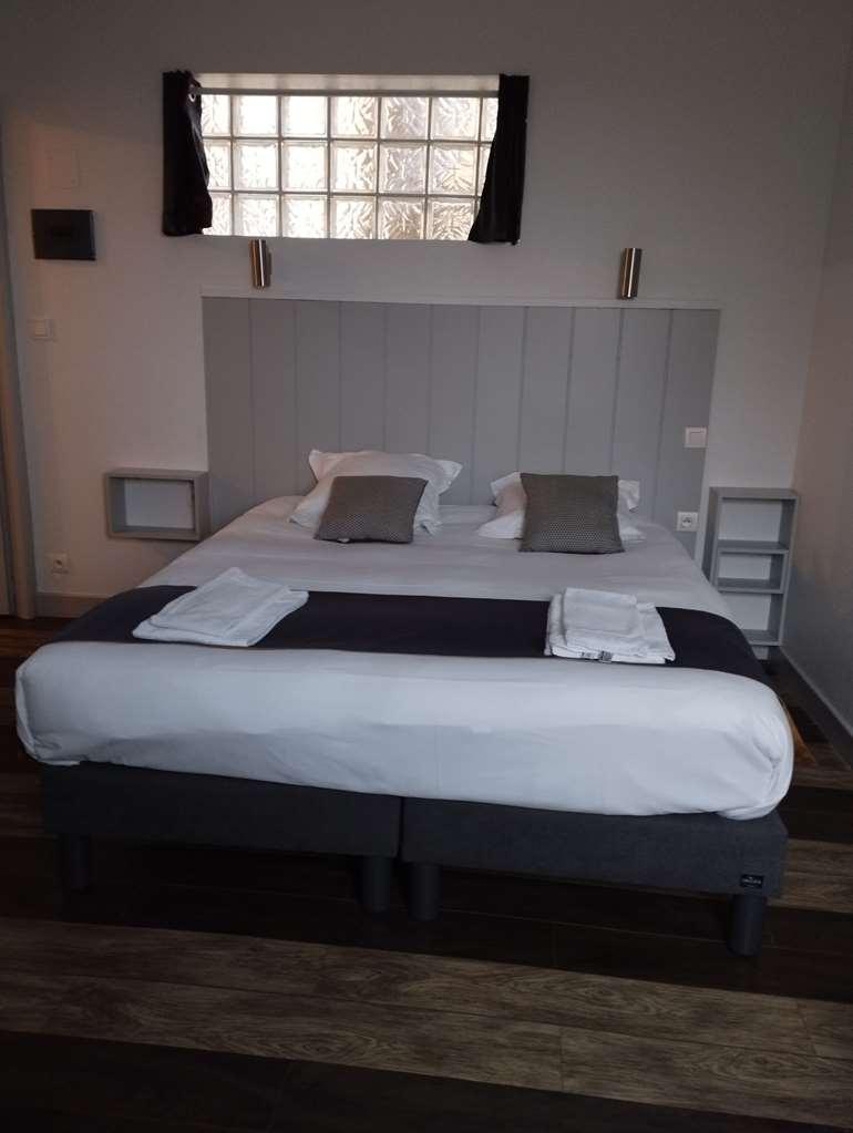 Brit Hotel L'Arrivee Guingamp Room photo